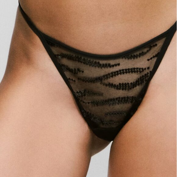 milhon -  beautiful black thong - Picture 2 of 3